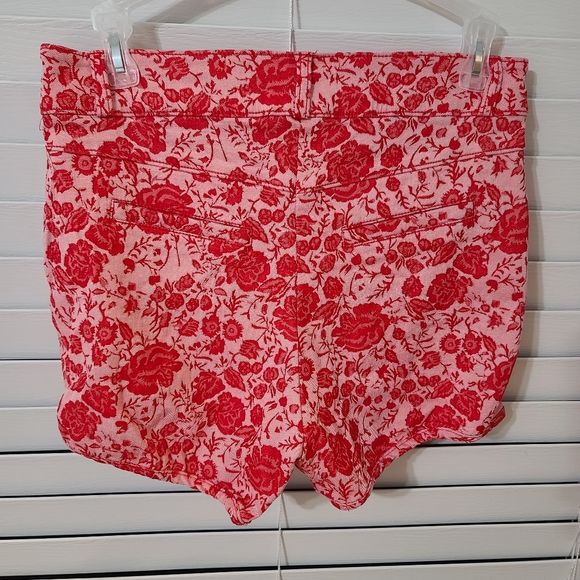 3/$12 or 5/$17⭐️Red Roses Short Pant - Picture 4 of 4